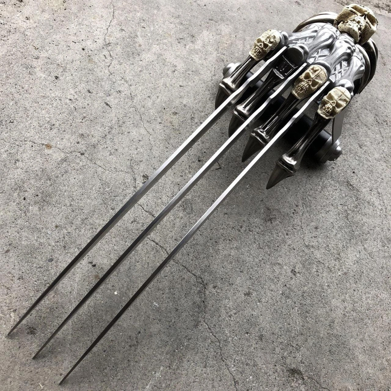 43 cm Wolverine Claw & Skull Skeleton Knife Dagger with Handle Fixed Blade 1