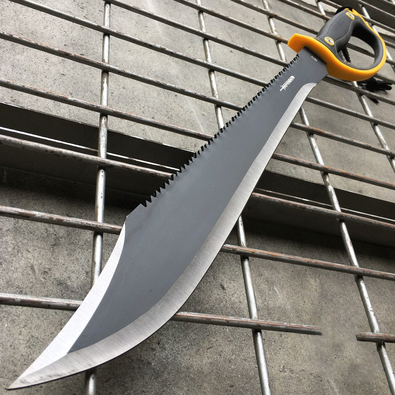 
60.96cm Sawback Blade Full Tang Hunting Machete 2